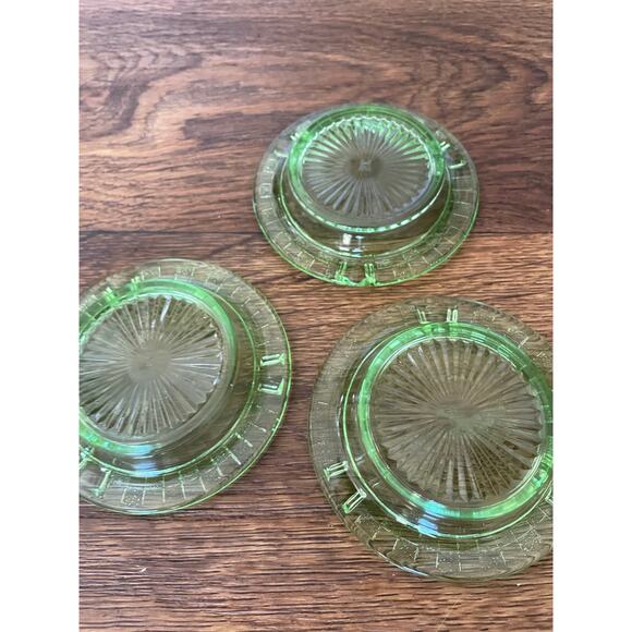3Hazel Atlas Checkerboard Uranium Glass Ashtray small salesman - Picture 9 of 16
